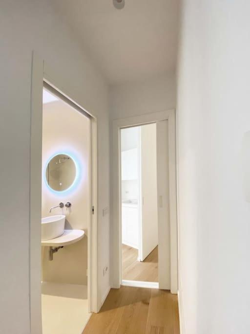 The Window On The Theatre And The Cathedral - Luxury Apartment كومو المظهر الخارجي الصورة