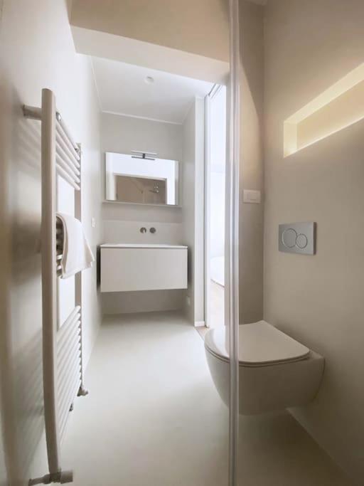 The Window On The Theatre And The Cathedral - Luxury Apartment كومو المظهر الخارجي الصورة