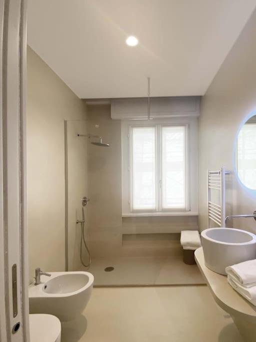 The Window On The Theatre And The Cathedral - Luxury Apartment كومو المظهر الخارجي الصورة