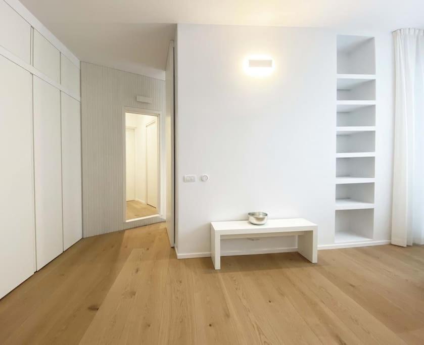 The Window On The Theatre And The Cathedral - Luxury Apartment كومو المظهر الخارجي الصورة