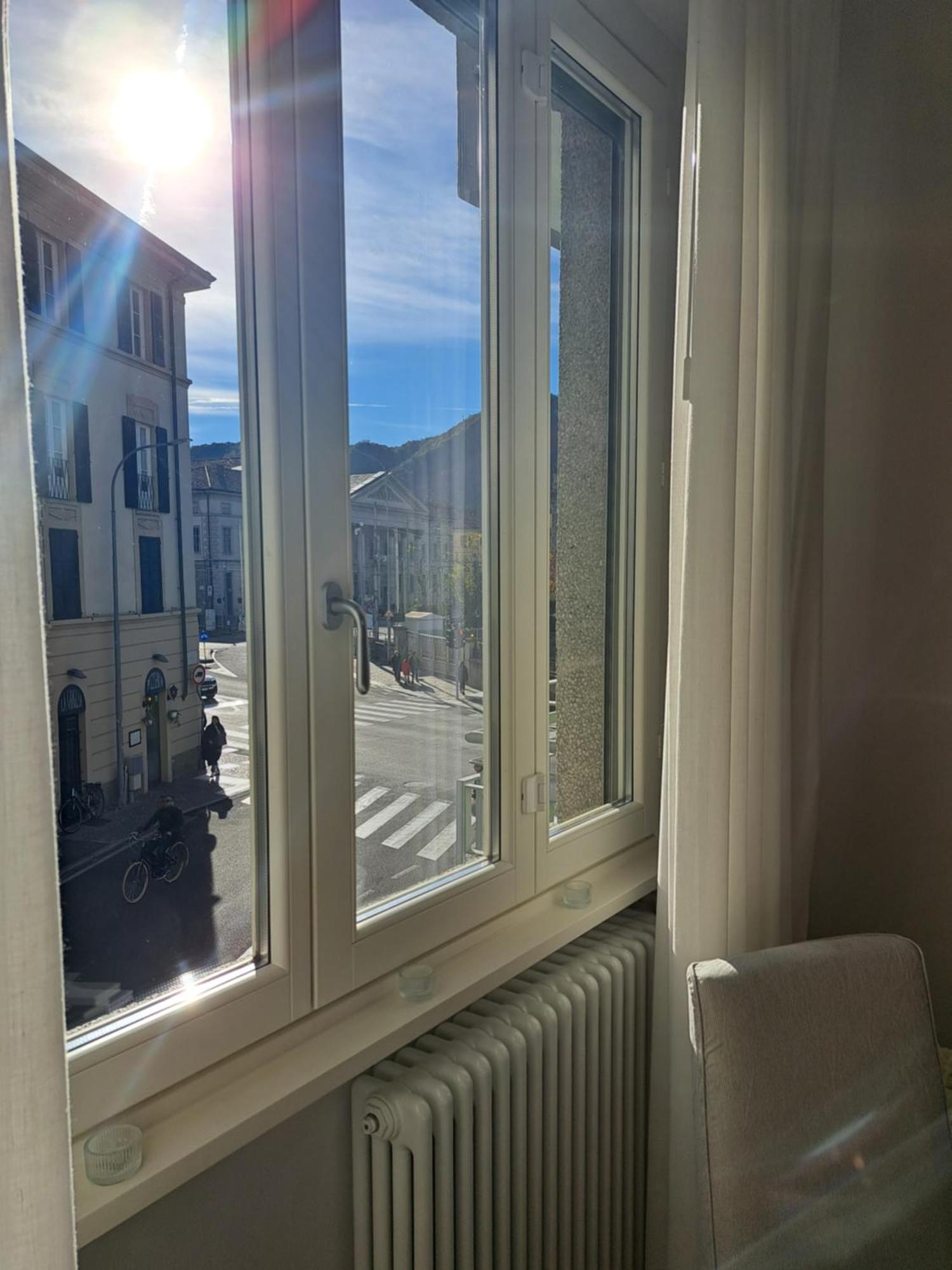 The Window On The Theatre And The Cathedral - Luxury Apartment كومو المظهر الخارجي الصورة