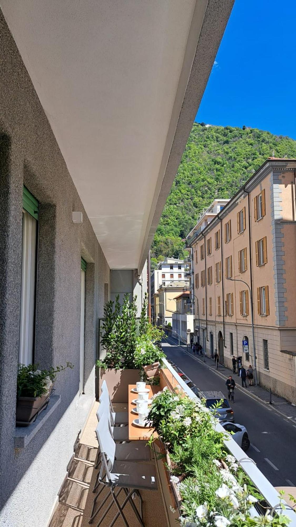 The Window On The Theatre And The Cathedral - Luxury Apartment كومو المظهر الخارجي الصورة